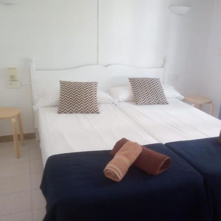 Apartamentos Playa Park Brisas Son Xoriguer Кала'н Бош Екстериор снимка