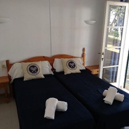 Apartamentos Playa Park Brisas Son Xoriguer Кала'н Бош Екстериор снимка