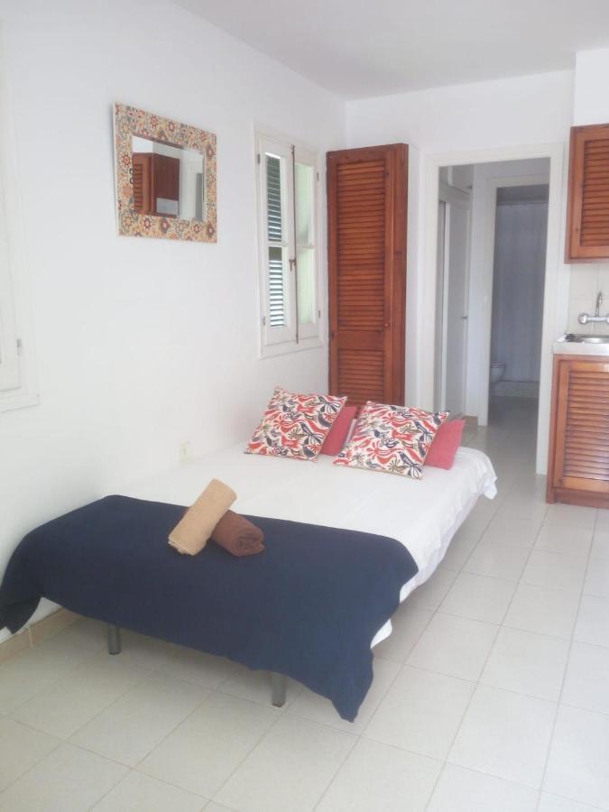 Apartamentos Playa Park Brisas Son Xoriguer Кала'н Бош Екстериор снимка