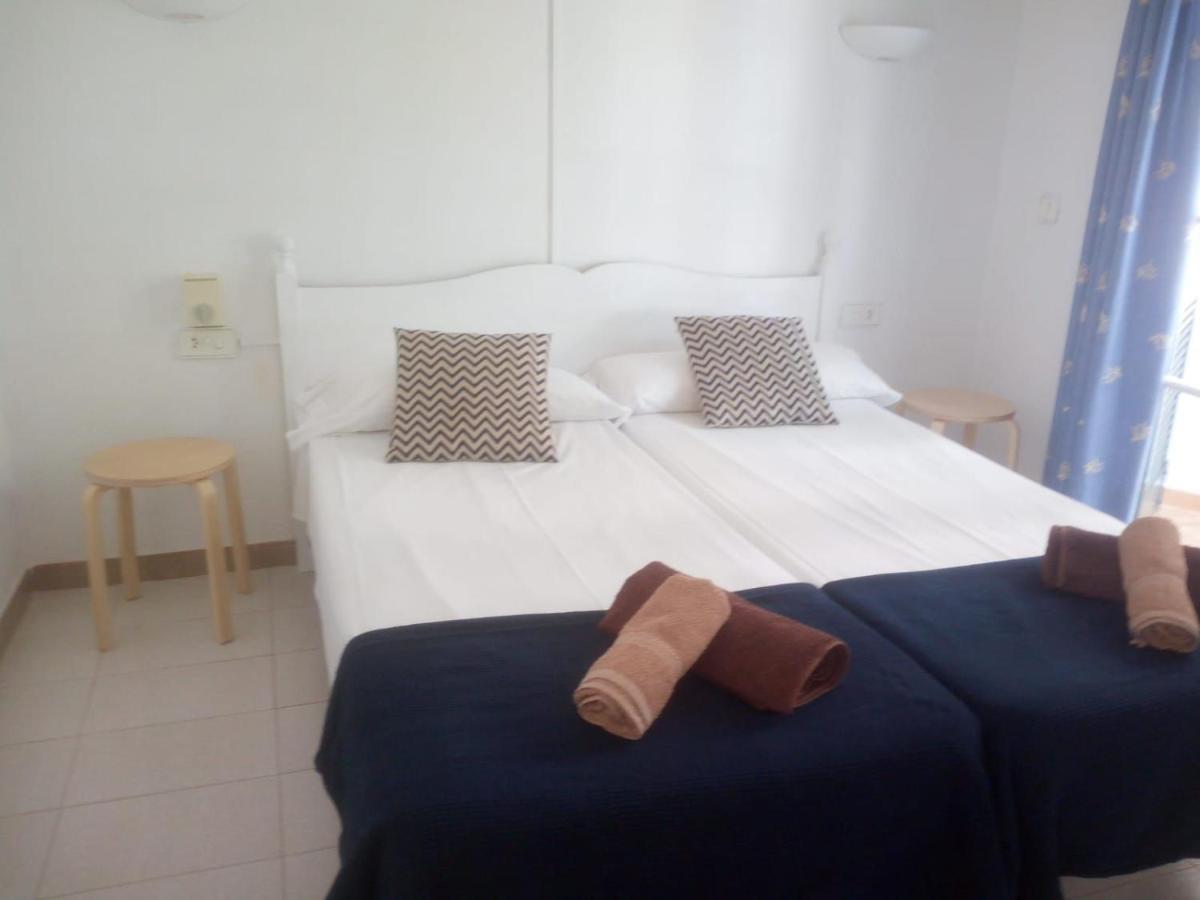 Apartamentos Playa Park Brisas Son Xoriguer Кала'н Бош Екстериор снимка