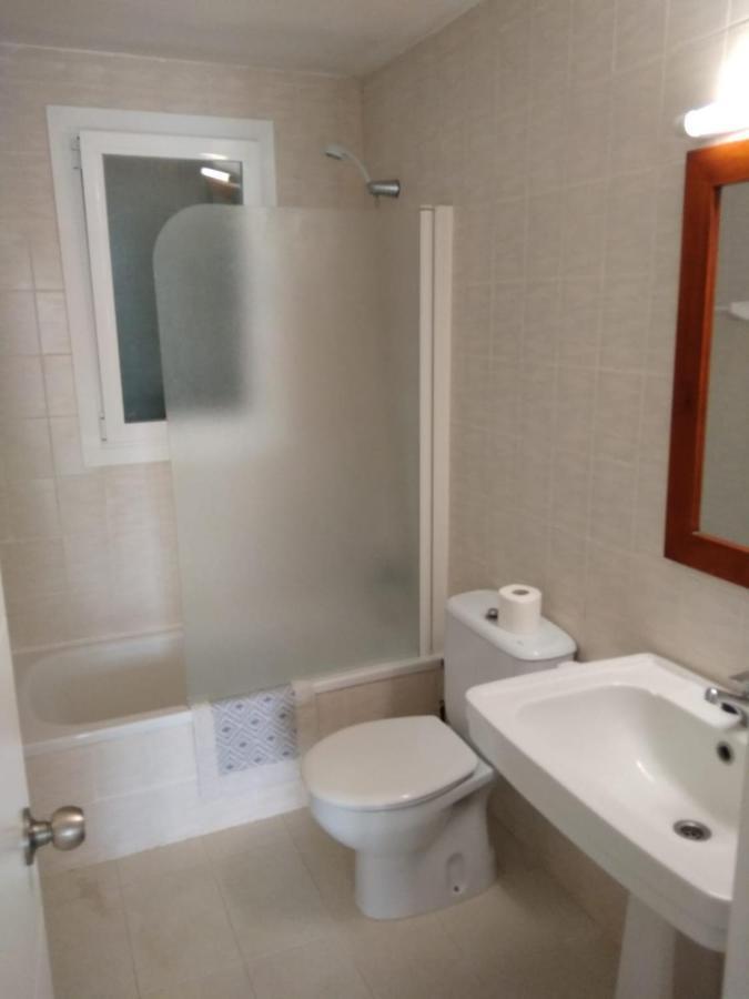Apartamentos Playa Park Brisas Son Xoriguer Кала'н Бош Екстериор снимка
